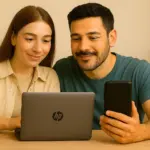 Personas comparando compañías que ofrecen fibra y móvil sin permanencia